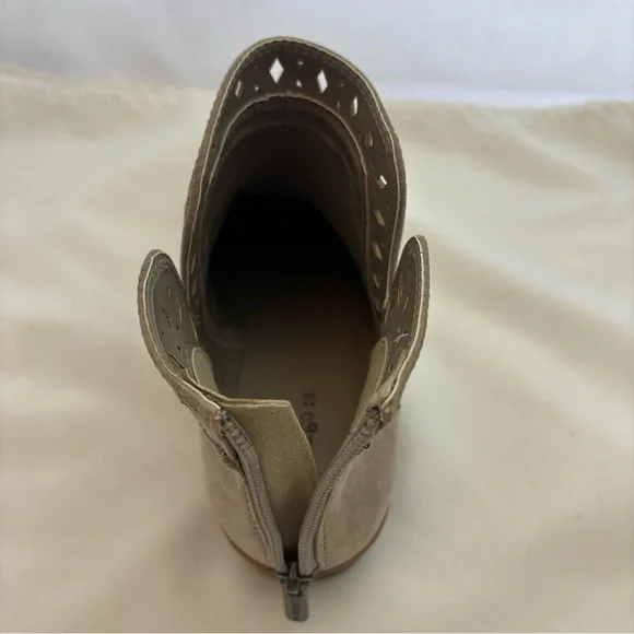 INDIGO RD Cadelen Taupe Perforated Fabric Block Heel Ankle Boots Zip NIB Sz 8 M - Picture 8 of 16
